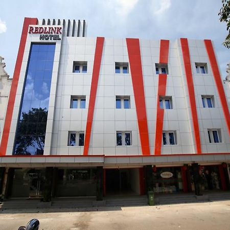 Redlink Hotel Batam Екстер'єр фото