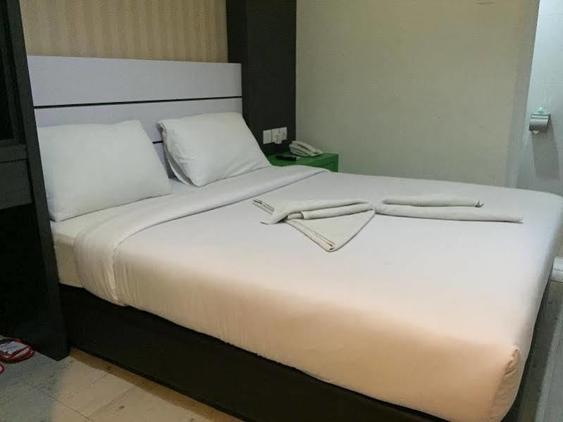 Redlink Hotel Batam Екстер'єр фото
